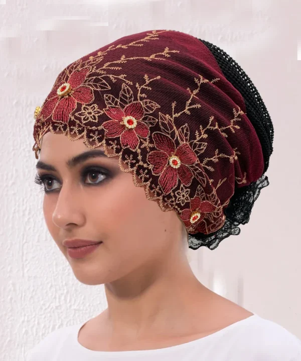 قبعة نسائية مطرزة